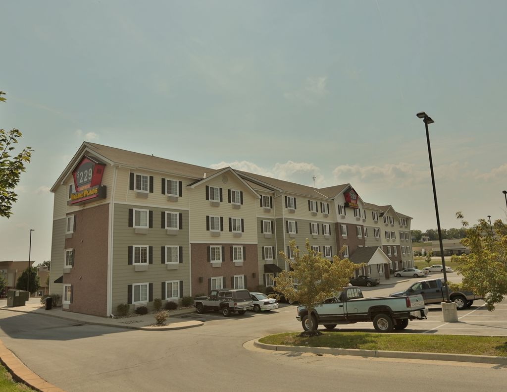 Woodspring Kansas Hotel