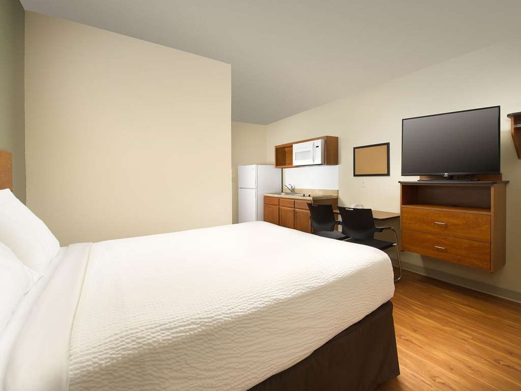 Woodspring Kansas Hotel