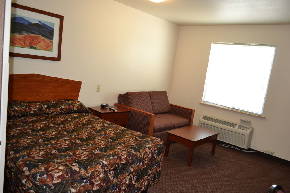 Woodspring Kansas Hotel